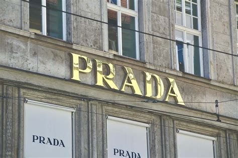 prada produce solo in italia|prada production.